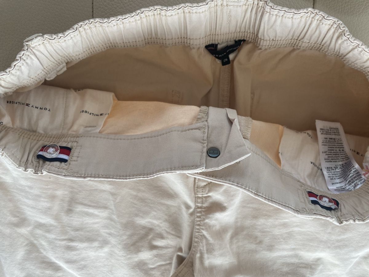 Tommy Hilfiger Pantaloni: Tommy Hilfiger Hose beige Gr. 176/16 – Nuovo (secondo la descrizione) da Meggen venduto da 6003Luzern 4