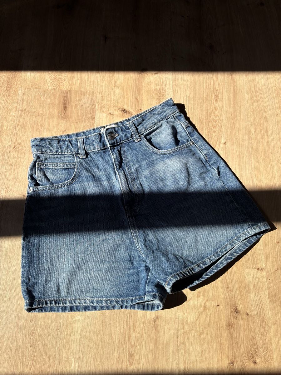 H&M Jeans: short en jeans H&M, taille 38 – Gebraucht aus Tavannes von callie.mcli