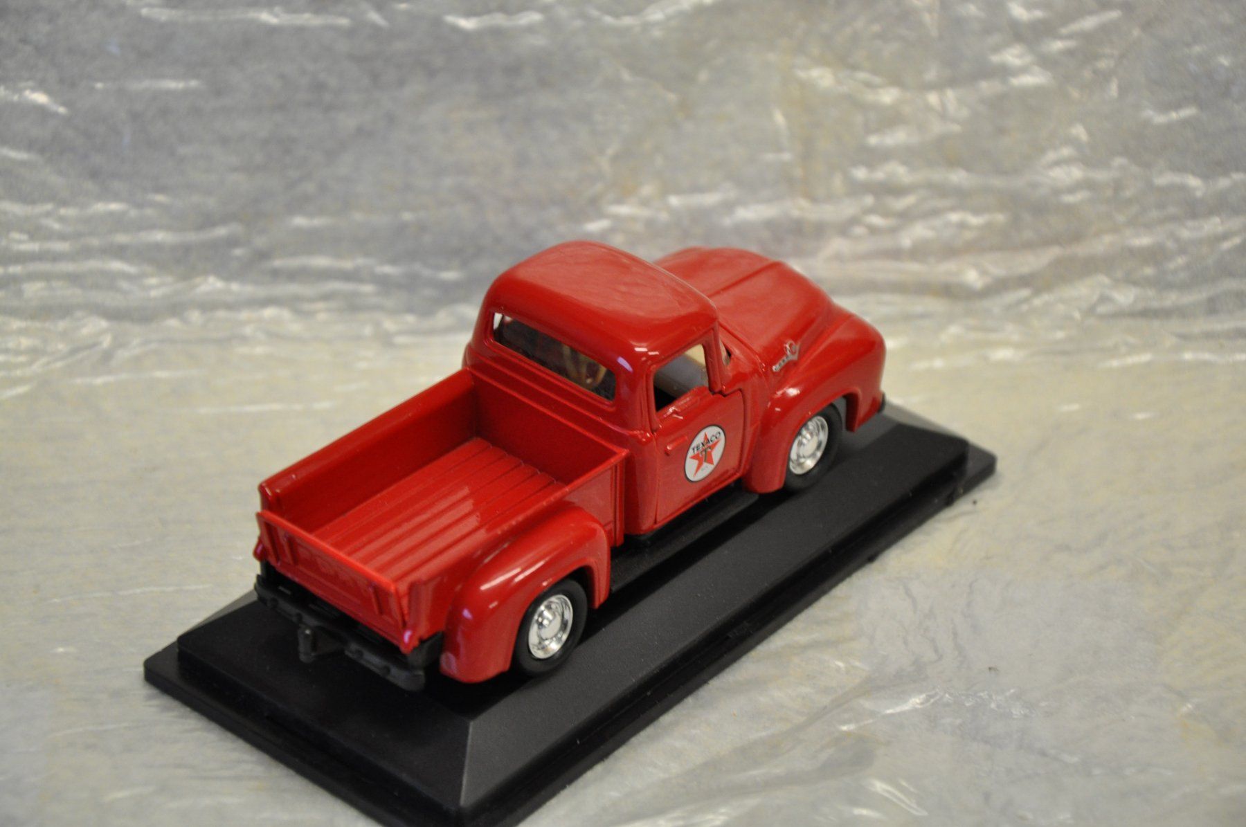 Ford Modellini d'auto: Ford Pickup – Nuovo e nell'imballaggio originale da Ebnat-Kappel venduto da Aallerlei 3