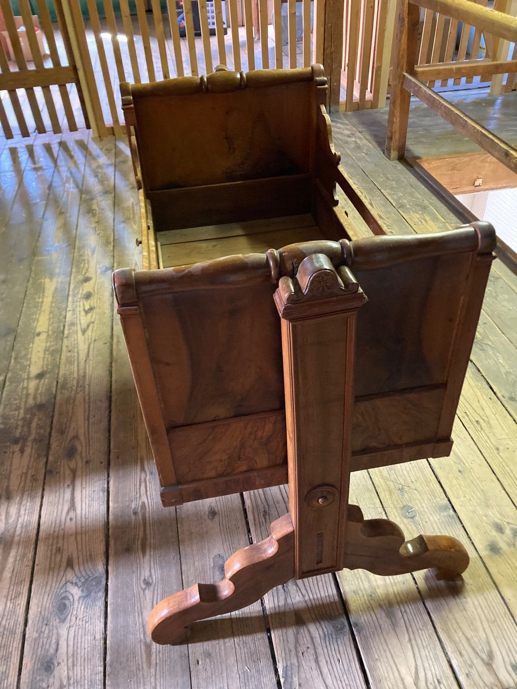Sdraiette & Sdraiette a dondolo: Antike Wiege aus Holz – Usato da Gossau SG venduto da cmock