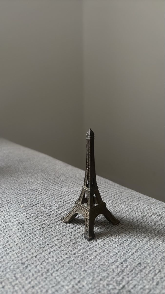 Figurines: Miniatur Eiffelturm Metall Dekoration – D'occasion à Suhr par arii_00