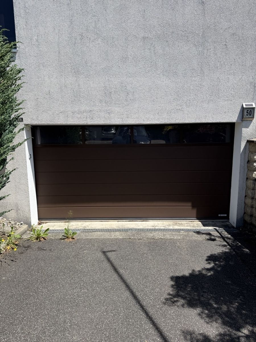 Porte: Porte de garage sectionnelle marron – Usato da Fribourg venduto da fba_9gbr