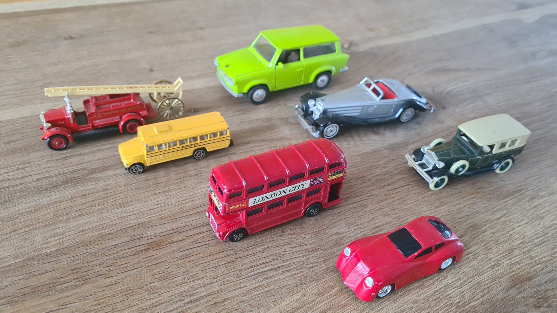 Spielzeuge: 7 robuste Oldtimer Spielzeugautos – Gebraucht aus Dübendorf von Brm77