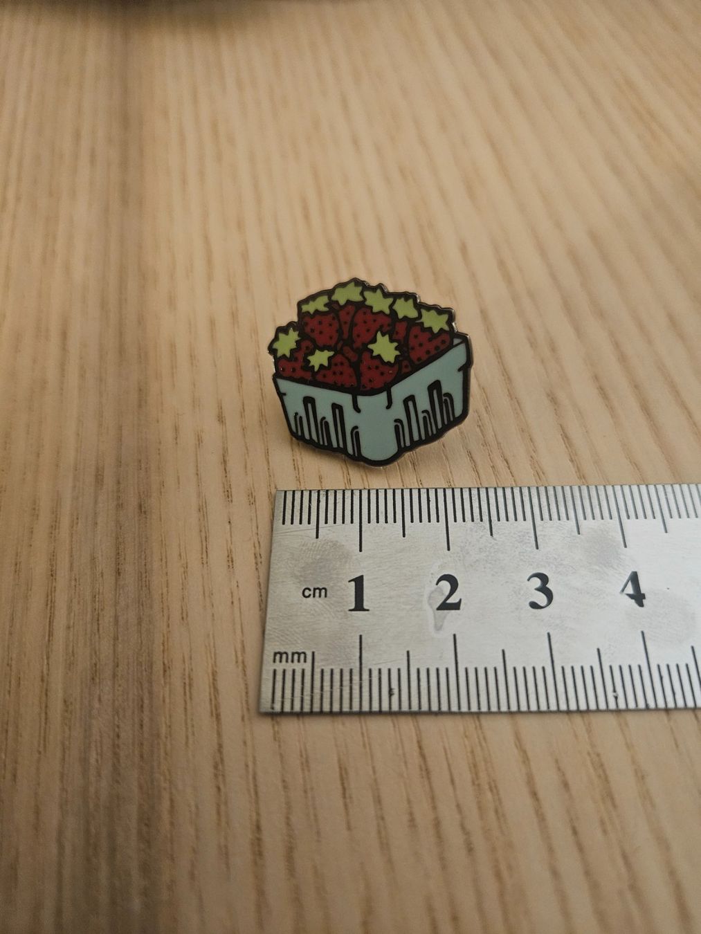Placchette & Badge: Erdbeeren - Pin Badge Anstecker – Usato da Luzern venduto da Lucan_Valerius 1