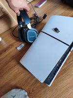 PS5 slim, ca 30-40h in Betrieb + Turtle Beach Stealth 700