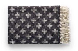 Klippan Wolldecke mit Kreuzdesign