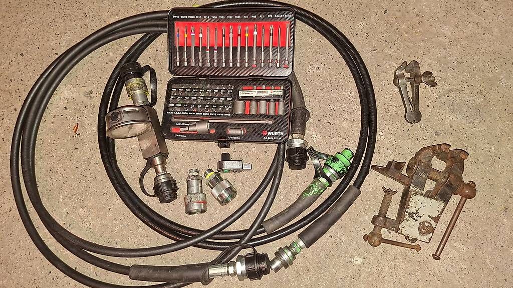Stahlwille Tutti gli attrezzi: Hydraulikschläuche zu Werkstattpressen, Manometer, Bitset – Usato da Belp venduto da Power_Motors