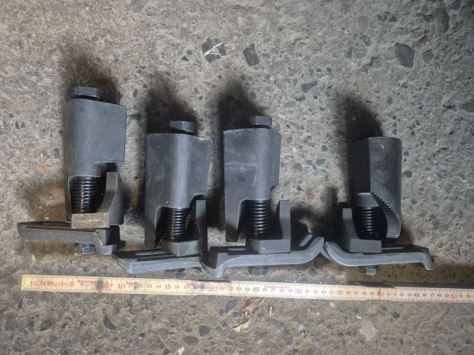 Tutti gli attrezzi: Spannvorrichtungen, Verriegelung - Set – Usato da Röthenbach i. E. venduto da 3538ScaniaR420 2