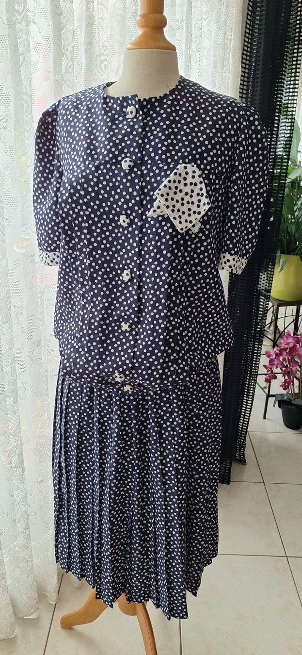 Completi & Tailleur: Ensemble Vintage 42 – Usato da St-Triphon venduto da Jldr0
