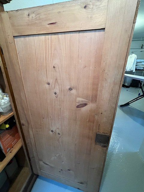 Armadi: Alter Holzschrank – Usato da Winterthur venduto da woodenhiller68 5