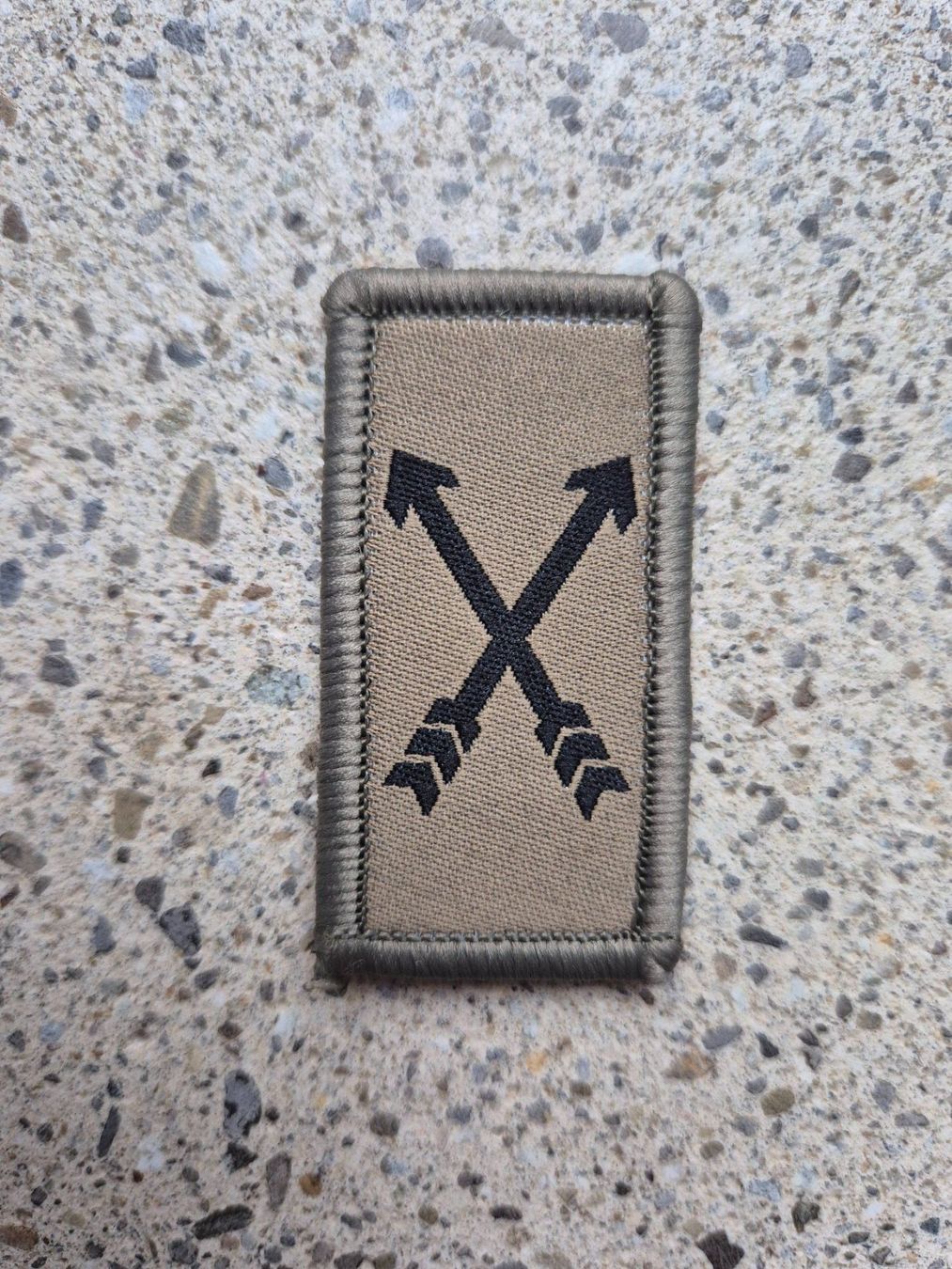 Schweizer Armee Plaketten & Abzeichen: *** Dienstzweigabzeichen Spezialkräfte mit klett *** – Neu und originalverpackt aus Riedholz von fr_sIruP