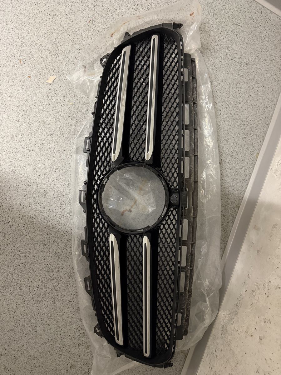 Mercedes-Benz Alle Autoersatzteile:     Original Mercedes Kühlergrill W213 – Gebraucht aus Biel/Bienne von Endrit.d_31 1