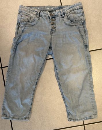Leichte Sommer Caprijeans Gr. 38, leichte Waschung, Top Zst
