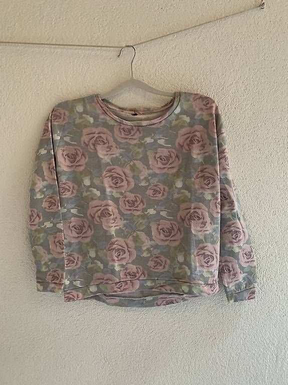 Maglioni & Felpe: Pulli mit Blumenmuster (Grösse S) – Usato da Zürich venduto da nic_l9gv