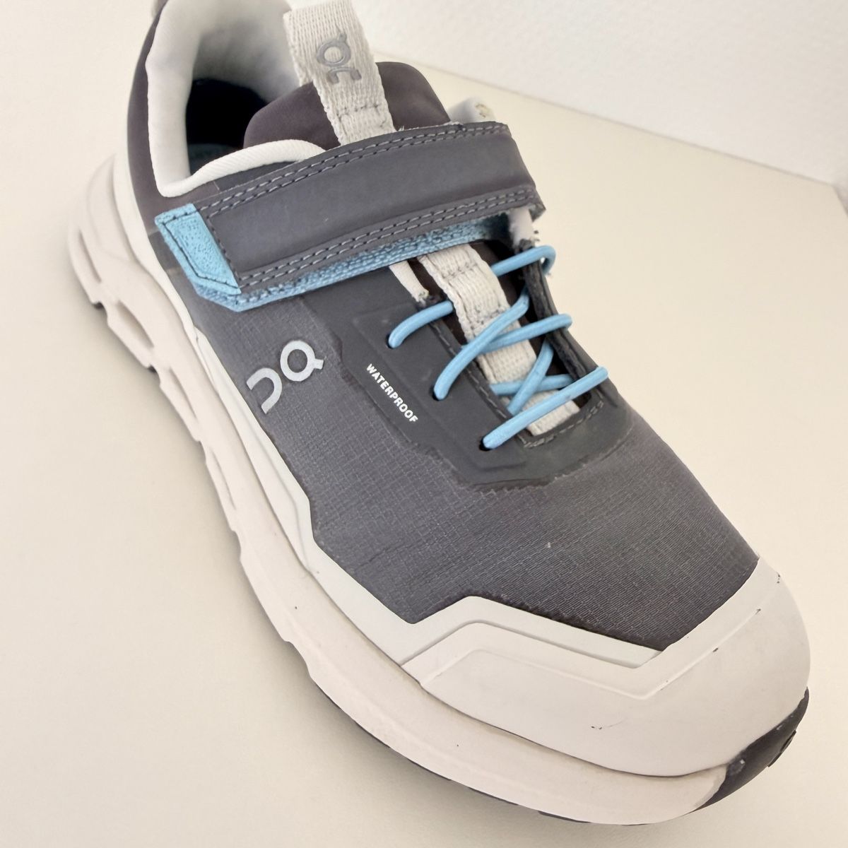 On Scarpe per ragazzi: On Cloudhero Waterproof Kinder Trekkingschuh Blau, Grösse 31 – Usato da Schaffhausen venduto da Nesy20 5