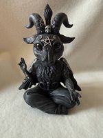 Statuettes en résine noire