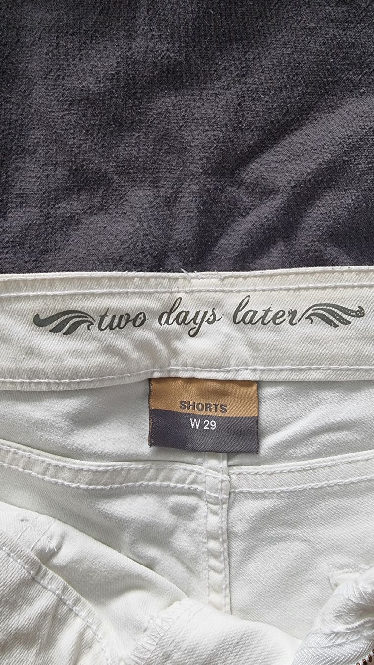 Pantaloni: Weisse Sommer-Shorts, Grösse 29 – Usato da Heimberg venduto da denise-1009 2