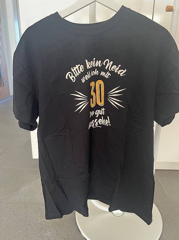 T-shirts: Shirt mit Druck – D'occasion à Oberwil-Lieli par Jo-Ke