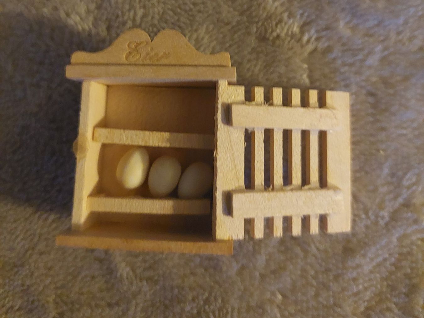 Case e mobili per bambole: Herziges Eierkästchen & 5 Eier von Bodo Hennig, Puppenhaus – Nuovo (secondo la descrizione) da Otelfingen venduto da silver-moon 1