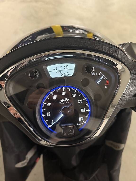 Scooters: Honda ANC 125 (SH Mode) – D'occasion à Altendorf par Guxli1 4