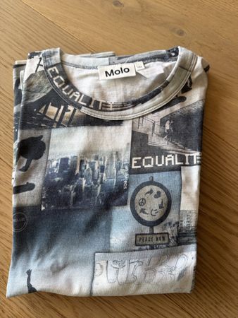 Molo T-Shirt Gr. 152 mit speziellem Muster für Skater