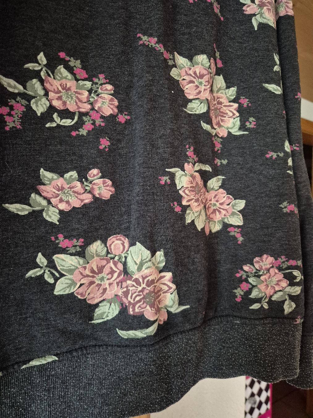 Giacche: Sweatjacke Blumen dunkelgrau Gr.M/L – Usato da Wynigen venduto da La_Talpa 6