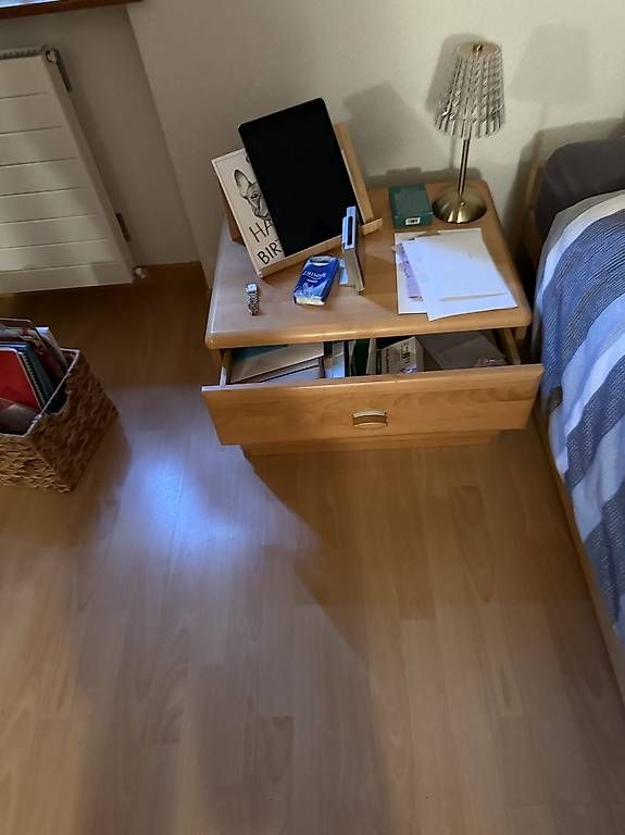 Tables de nuit: Nachttisch mit Schublades – D'occasion à Lyss par apennisi 1