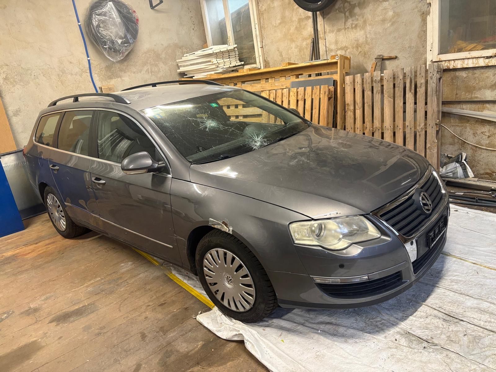 VW Automobili: VW Passat Variant grau metallisiert – Usato da Visp venduto da mbb_xs75 5
