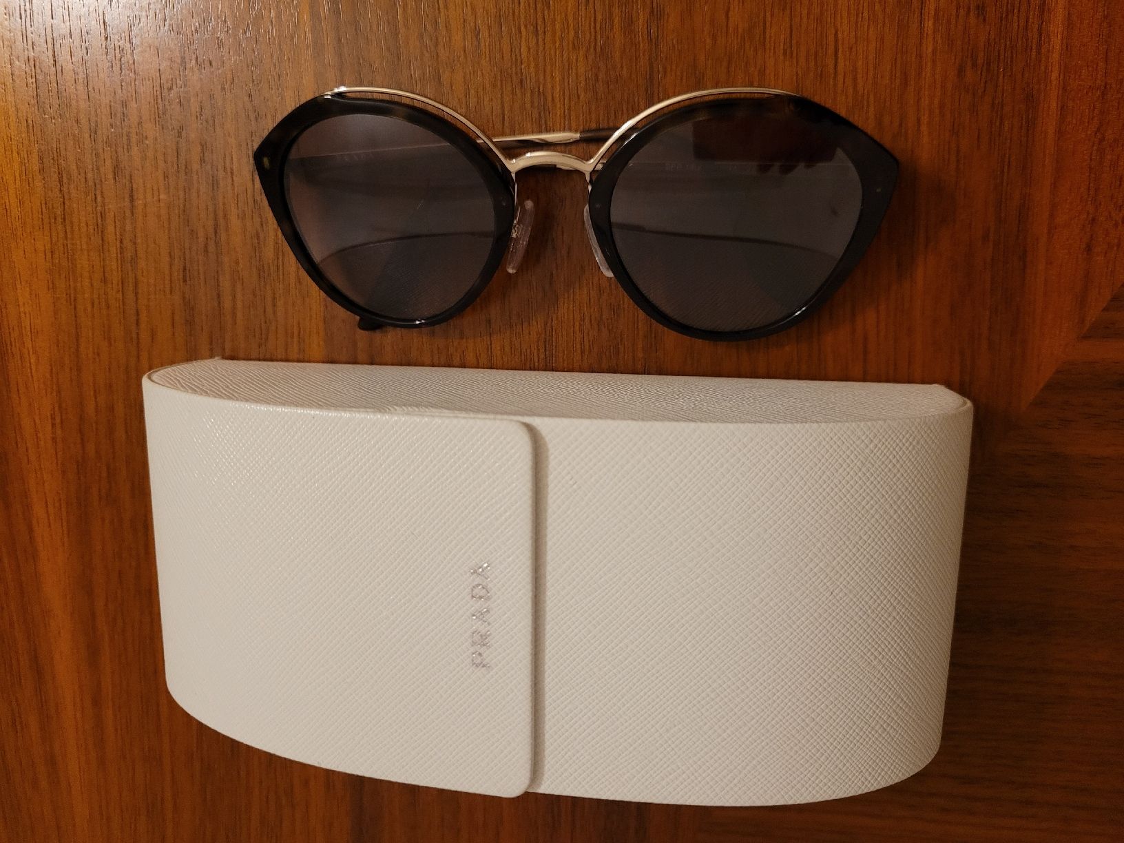 Brillen & Gläser: Sonnenbrille, Prada – Neu (gemäss Beschreibung) aus Basel von 3006B_