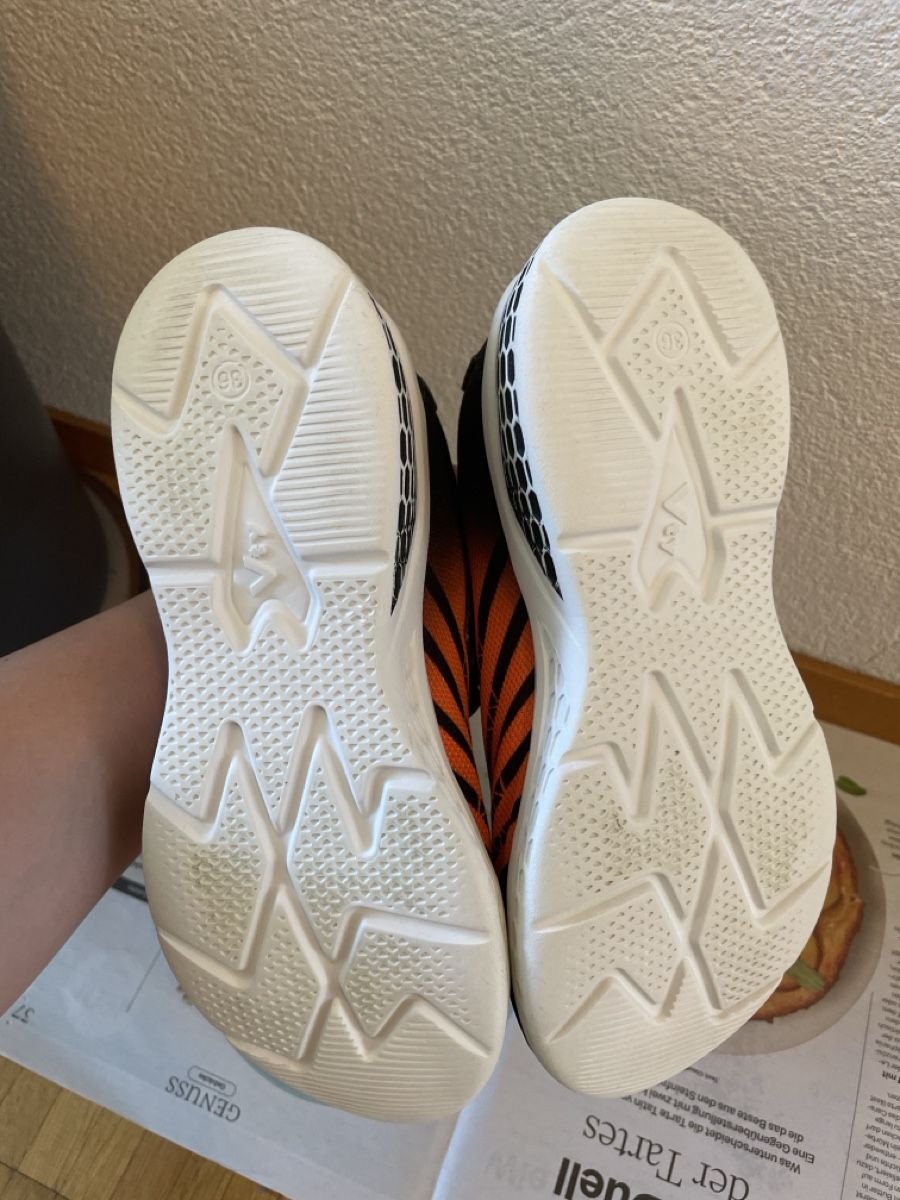 Dosenbach Scarpe per ragazzi: Kinder Turnschuhe, Grösse 36, Orange-Schwarz – Usato da Zürich venduto da Hikaru07Japan 4
