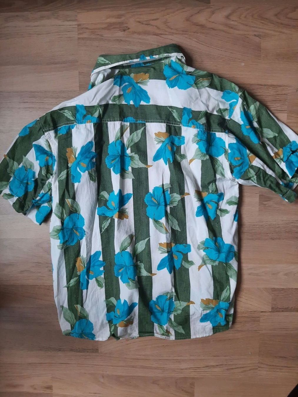 Hemden: Chemise à fleurs – Gebraucht aus Neuchâtel von col_6rbm 1