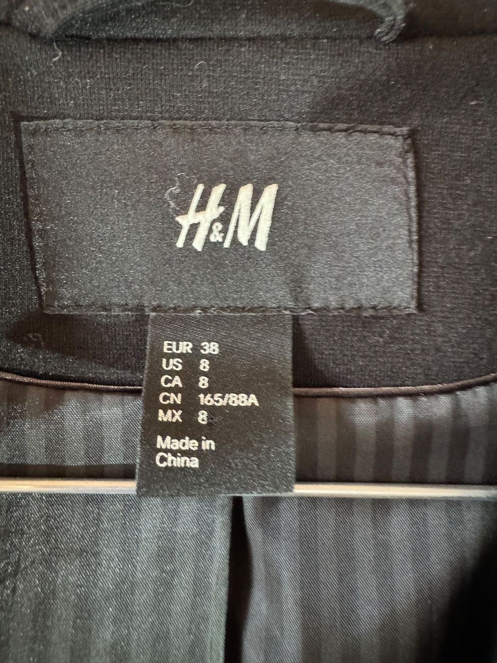 H&M Giacche: schwarzer Blazer von H&M Gr. 38 – Usato da Grosswangen venduto da second_hand_dress 2