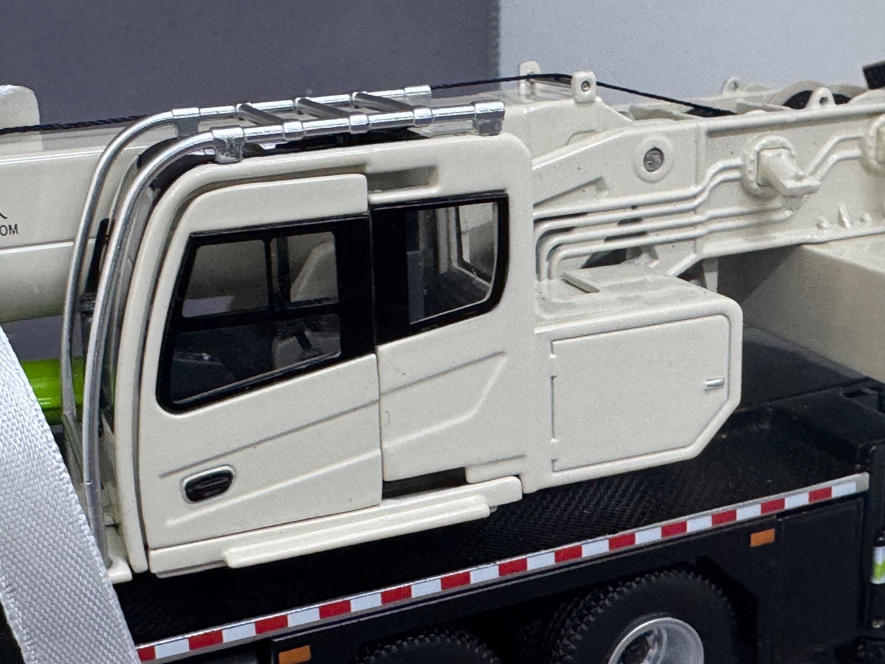 Modellbausätze & Standmodelle: LOXA 5305 Mobilkran Kranwagen – Neu und originalverpackt aus Luzern von aa43modelcars-Luzern 2