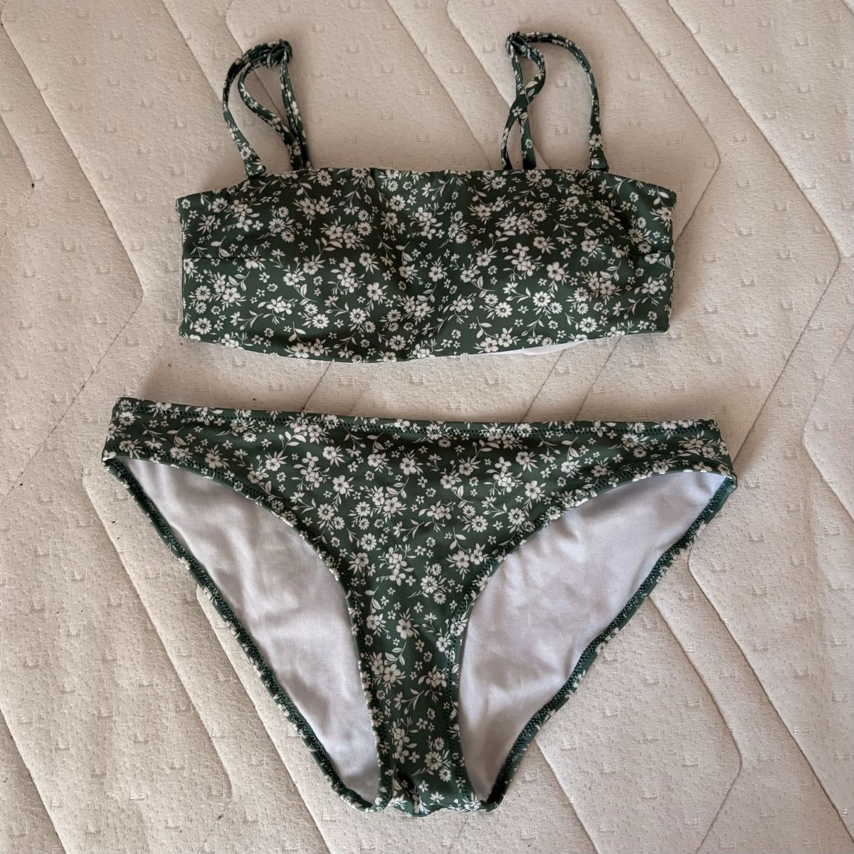 H&M Costumi da bagno & Bikini: Grünes Bikini Set mit Blumenmuster – Nuovo (secondo la descrizione) da Brünisried venduto da Livtsukki2ndHand 1