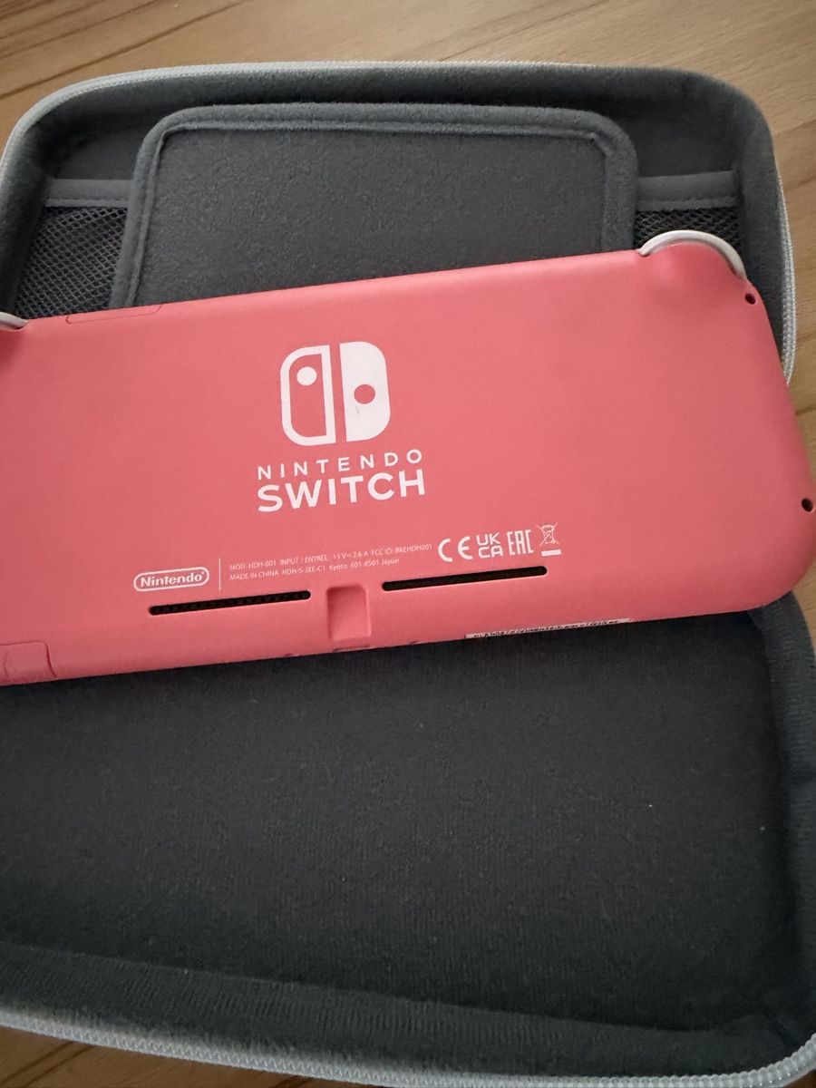 Nintendo Konsolen: Nintendo Switch Lite und Kopfhörer – Gebraucht aus Aesch LU von Mgary