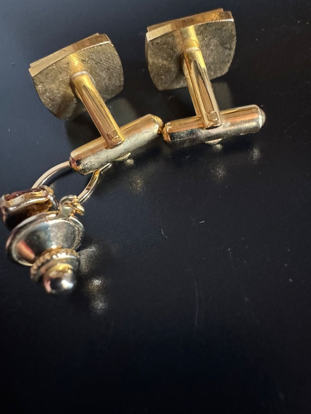 Gemelli: Vintage Manschettenknöpfe Set mit Krawattenbrosche – Usato da Winterthur venduto da Dejv 1