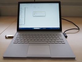 Microsoft Surface Book2 absoluter neuwertiger Zustand