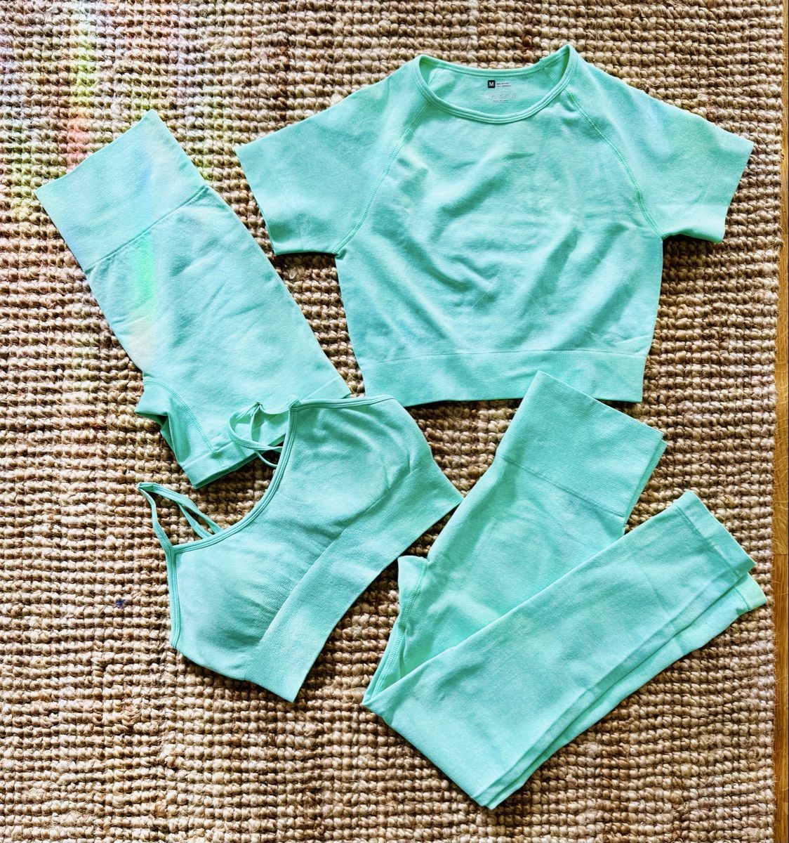 Kleiderpakete: Fitnesskleid 4-teilig S/M – Neu und originalverpackt aus Zollikofen von AureusManus