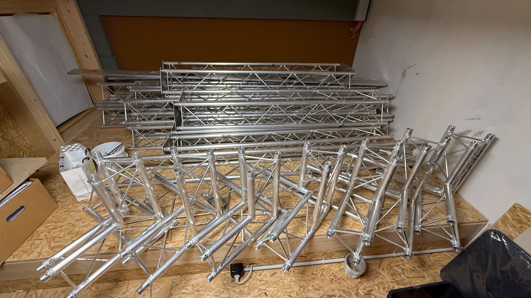 Traverses: Umfassendes Truss-System NAXPRO FD23 – D'occasion à Wädenswil par Saphyra13