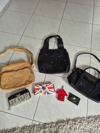Handtaschen und Portemonnaies Set verschiedener Marken