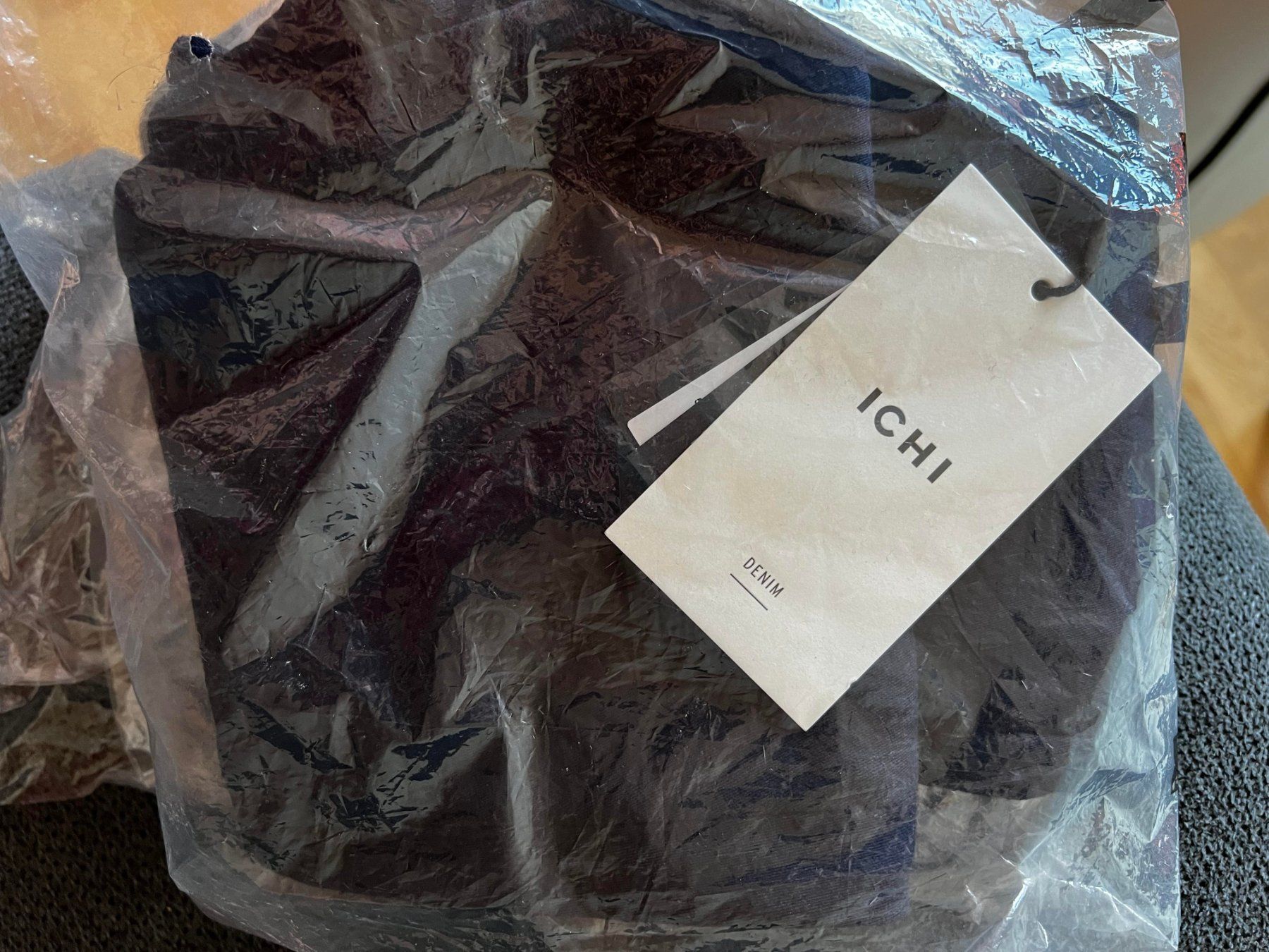Jeans: Neues Jeans 25/32 – Nuovo e nell'imballaggio originale da Riehen venduto da edu_92w7 6