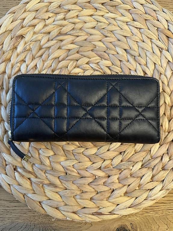 Portamonete: Dior Caro Long Wallet – Usato da Dottikon venduto da jus_v5br 2