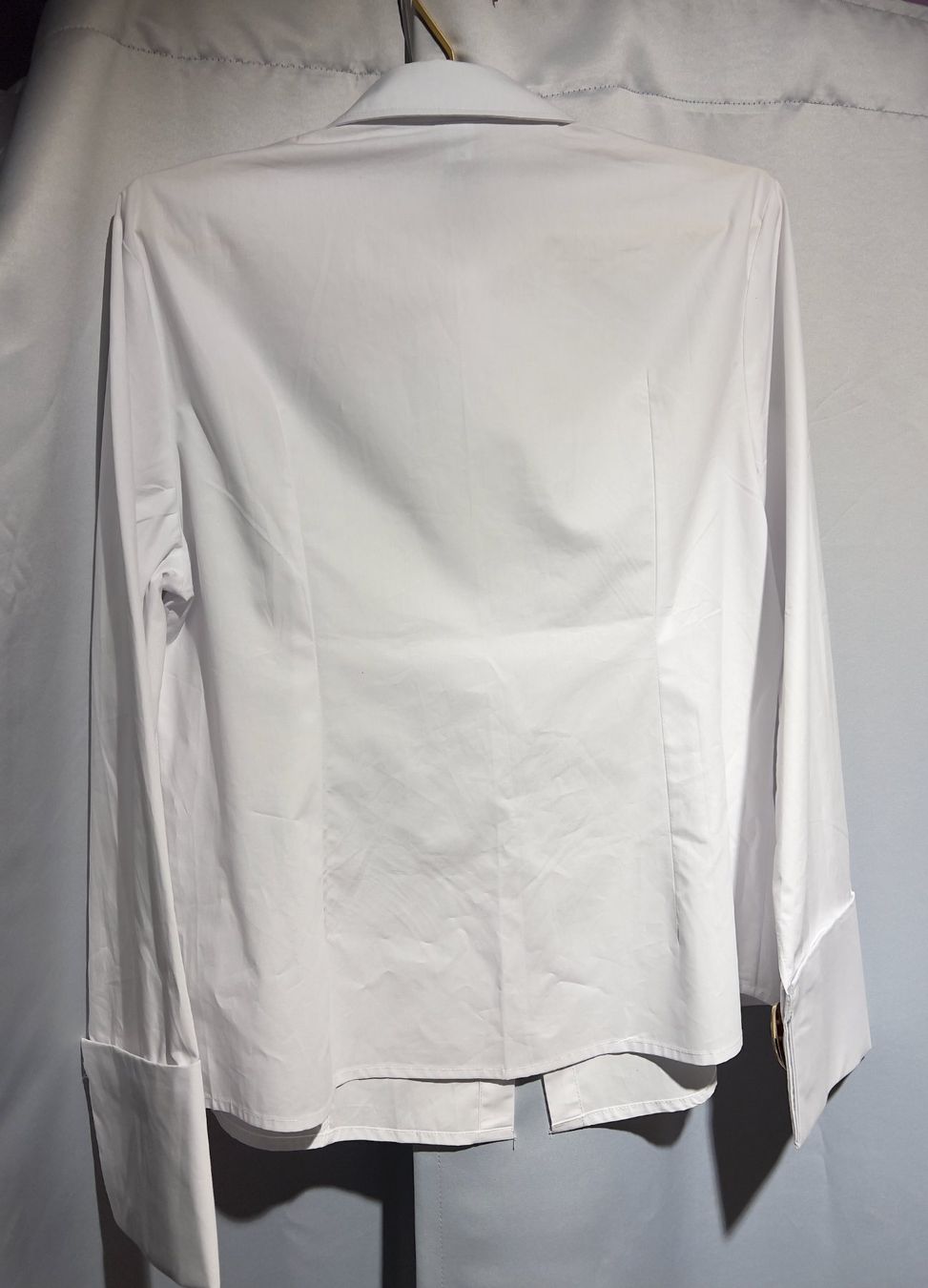 Blusen: Weisse Bluse mit goldenen Manschetten-Broschen – Neu und originalverpackt aus Zürich von Naebeli 2