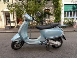 Schöne hellblaue Vespa LX 125 zu verkaufen.