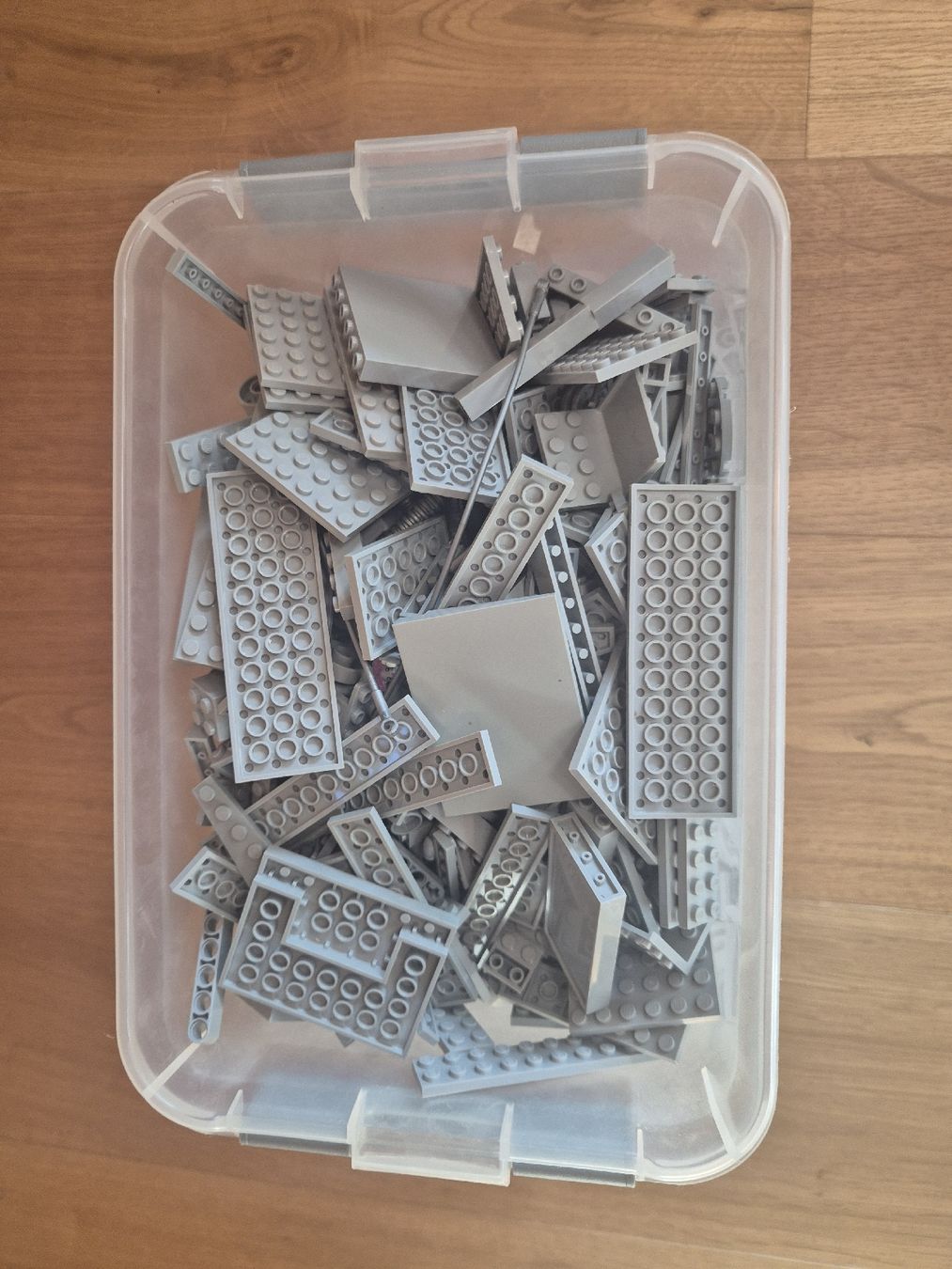 Lego Kit di costruzioni: 3 Kilo Legosteine - Hellgraue Teile, 3.1kg, mit Box. – Nuovo (secondo la descrizione) da Brüttelen venduto da thomas-graf 2