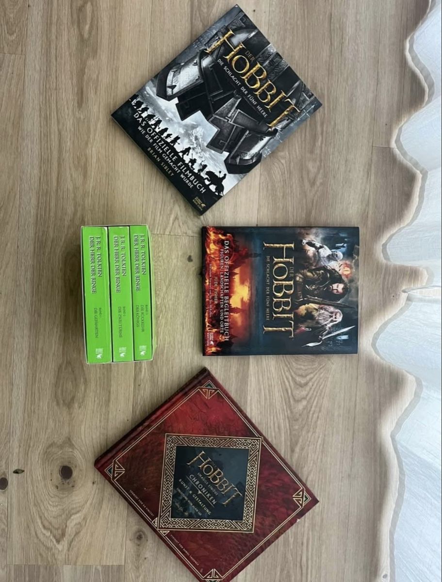 Libri: Herr der Ringe Trilogie und The Hobbit Sachbücher – Usato da Zürich venduto da tan_257j