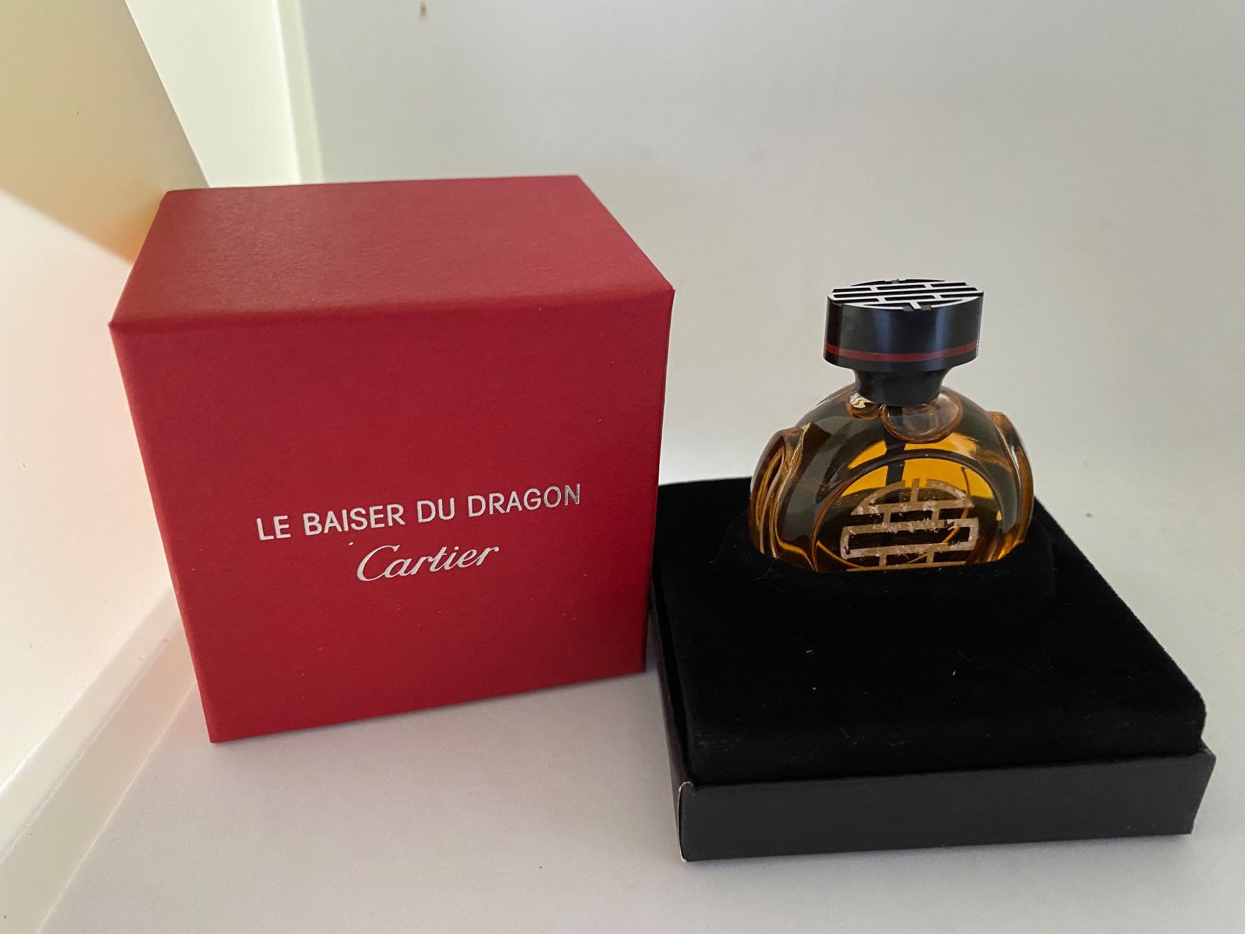 Cartier Profumi & Eau de Toilette: Miniature Le Baiser du Dragon Cartier – Nuovo e nell'imballaggio originale da Bouveret venduto da wes_7zll