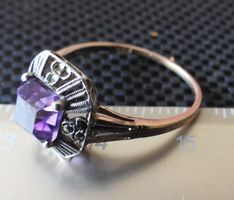 Damen Fingerring mit Amethist oder Spinell // 333er Gold