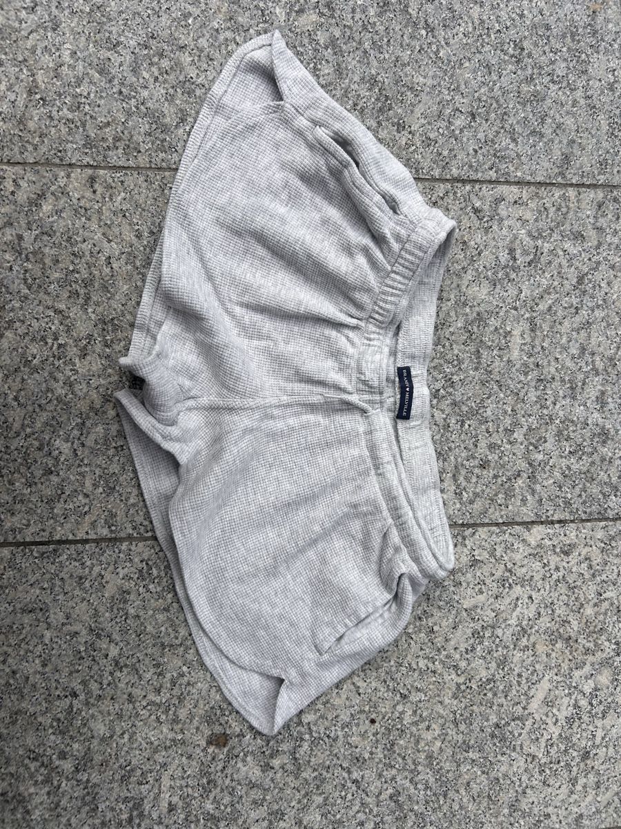 Brandy Melville Jupes: Mini short gris brandy Melville – Neuf (Voir description) à Troinex par ale_95jr