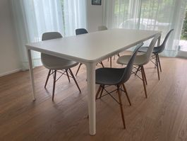 Vitra Esstisch + 6x Eames Stühle